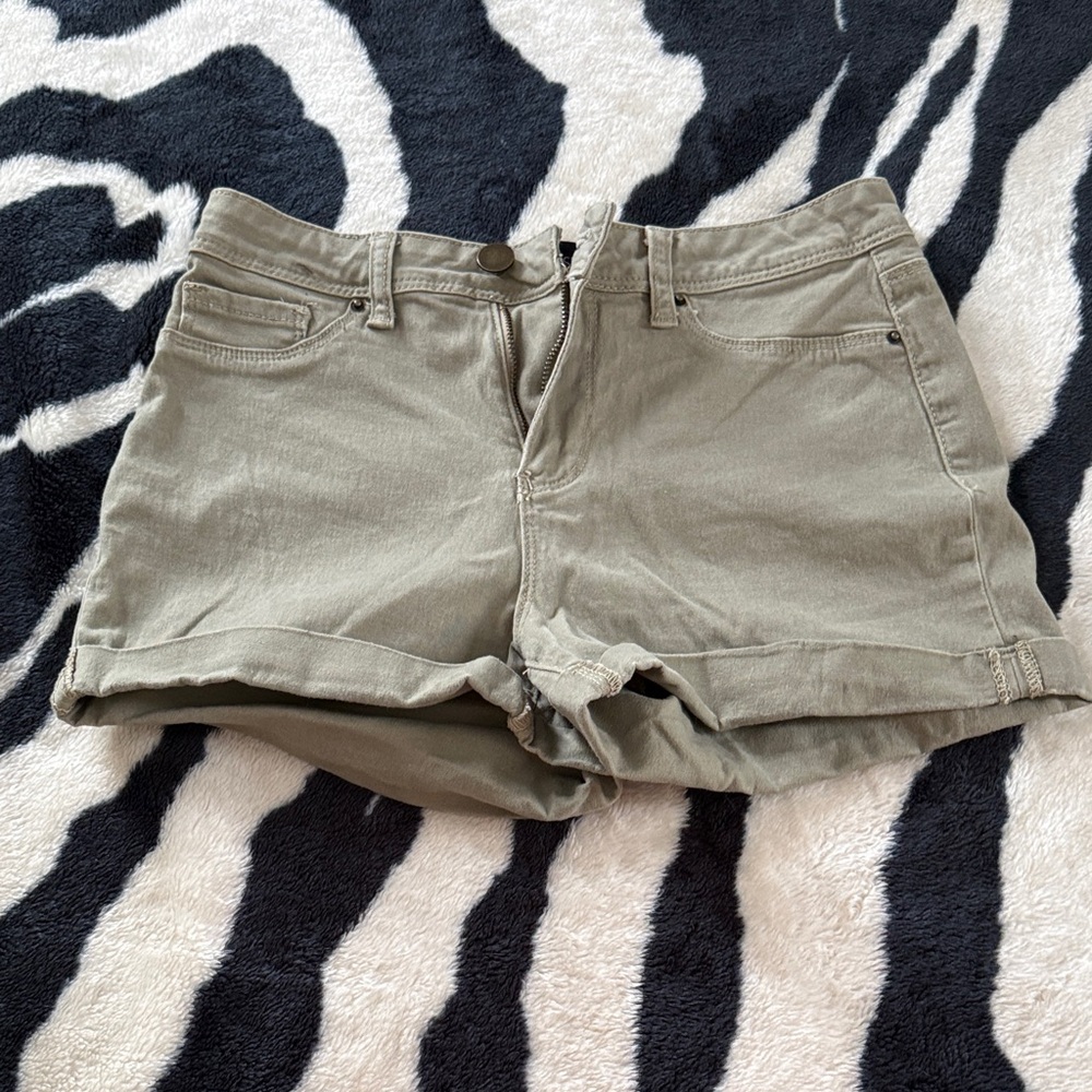 Fashion Nova Khaki Women's Jean Shorts